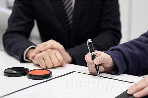 借金の「連帯保証人」と「保証人」の違いは？ 引き受ける前に知っておくべきポイントを解説