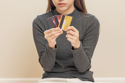 任意整理するとクレジットカードはどうなる？ 注意点と対処法